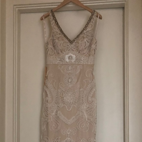 Wedding dress. Never worn. - Picture 2 of 6